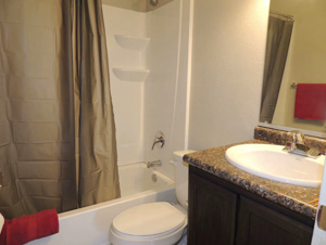 Magnolia-Crossing-unit-bathroom-4512-950